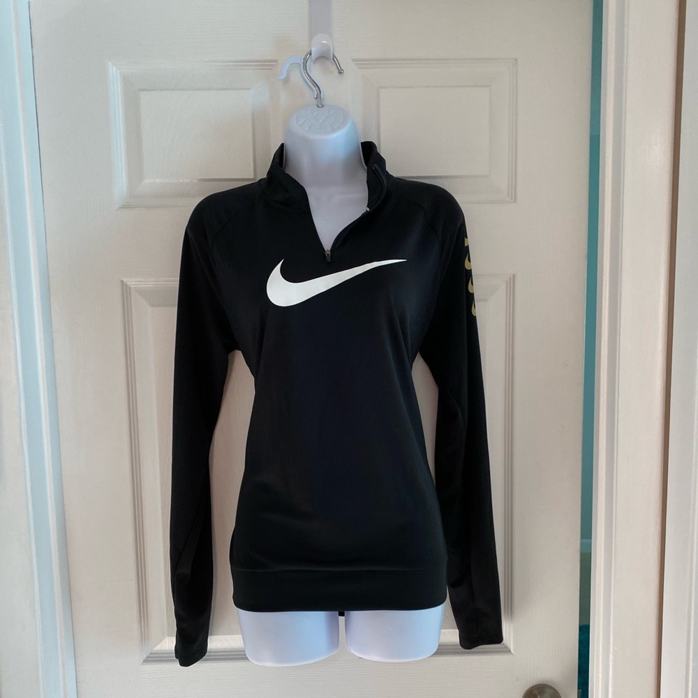 Women’s Nike running pullover.